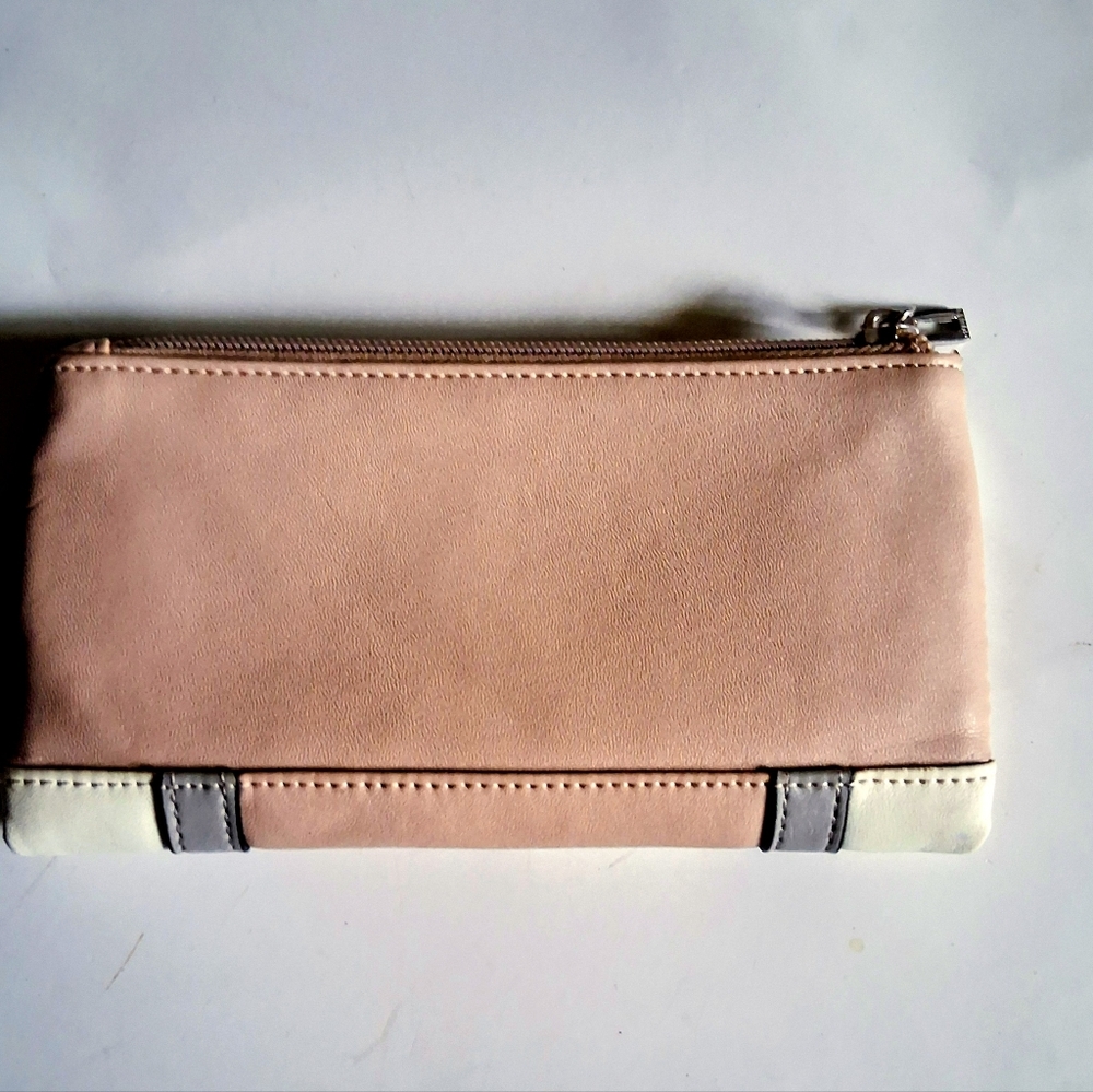 Guess Light Pink and White Wallet - Picture 5 of 10